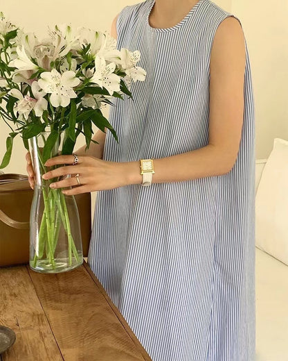 穴あきバックレスタンクトップドレス