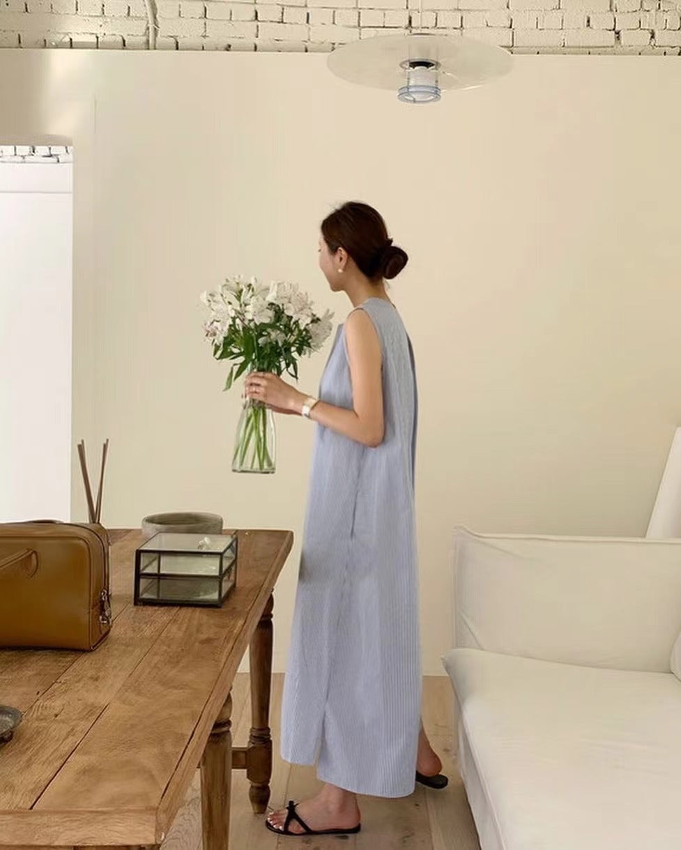 穴あきバックレスタンクトップドレス