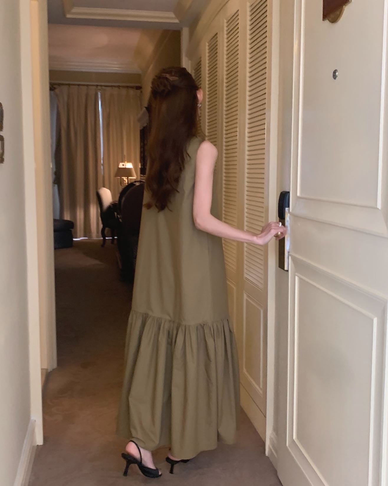 荷葉邊背心連身裙