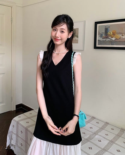 蕾絲拼接小黑裙