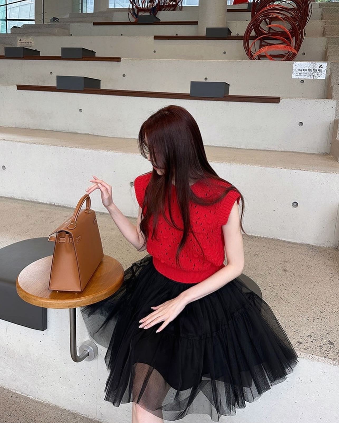 透かし編みベスト+チュールスカート