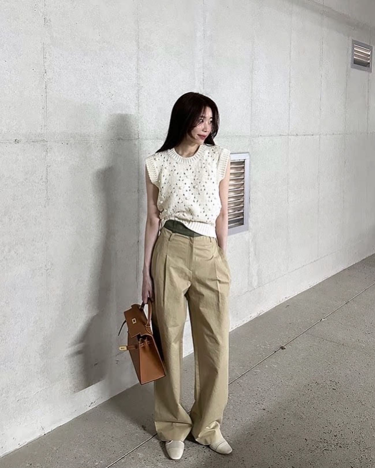 透かし編みベスト+チュールスカート