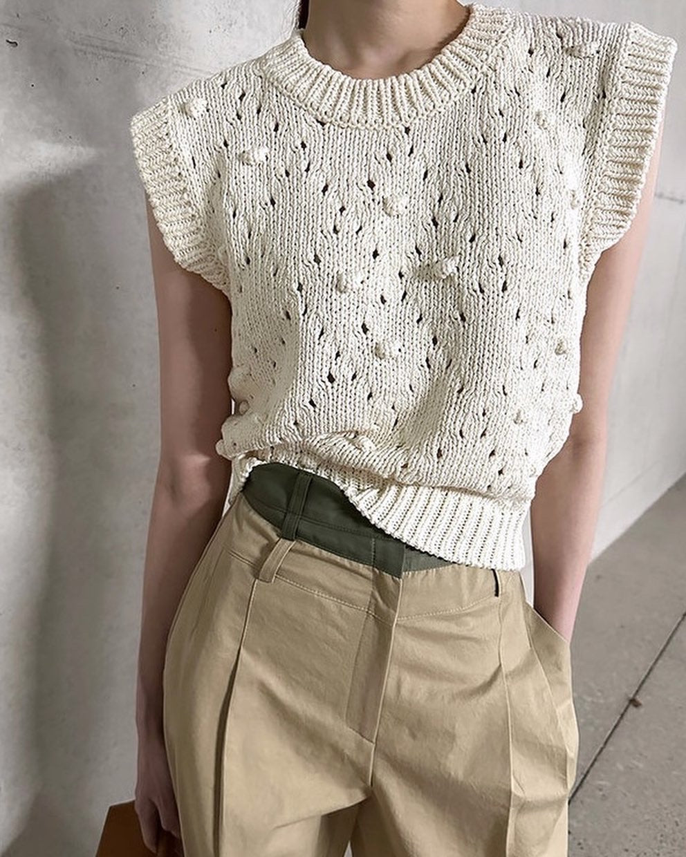 透かし編みベスト+チュールスカート