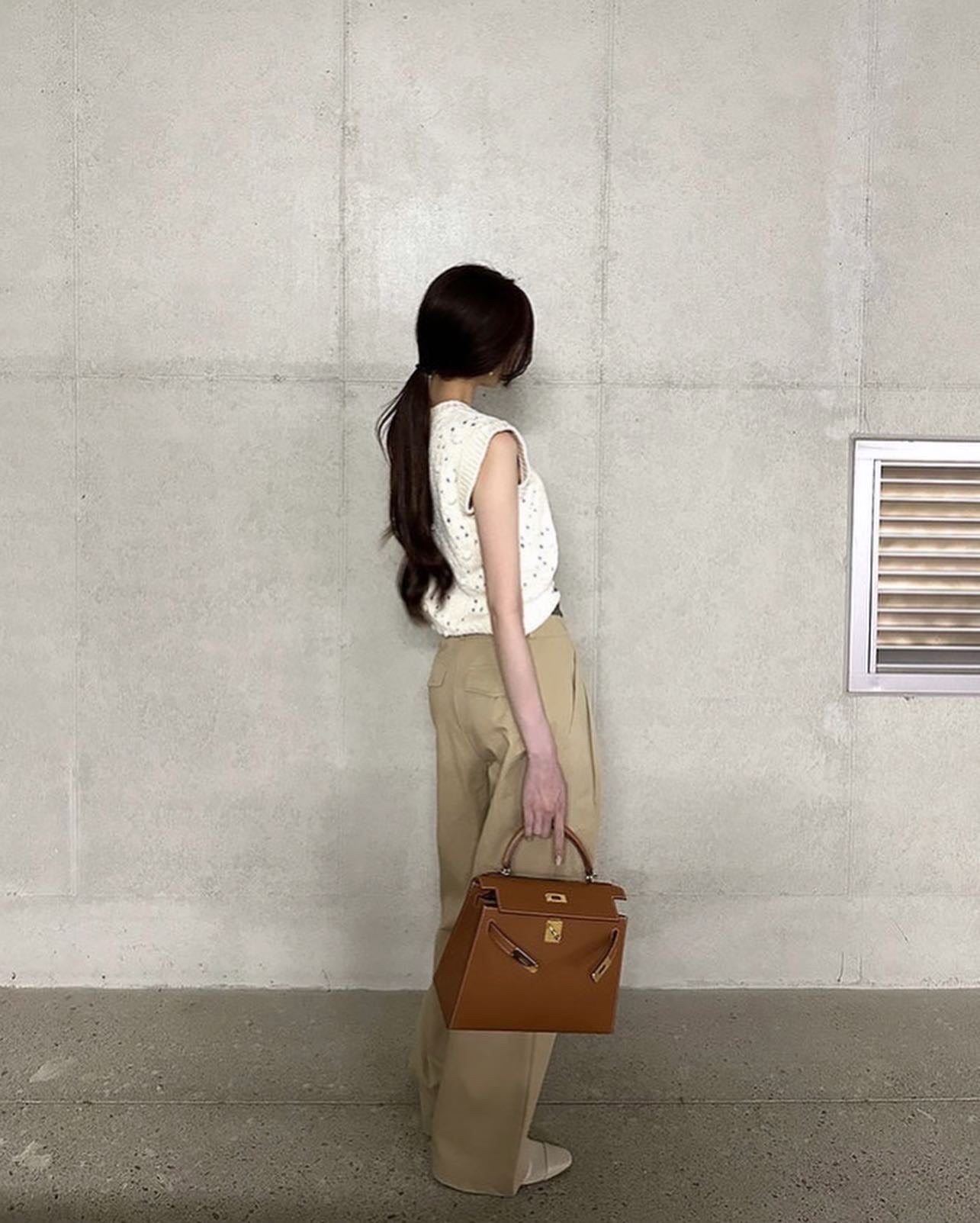 透かし編みベスト+チュールスカート