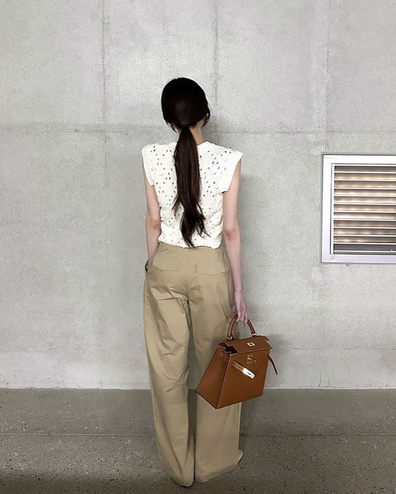 透かし編みベスト+チュールスカート