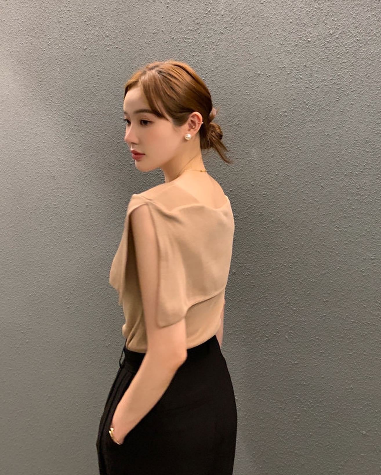 開衩一字肩針織衫