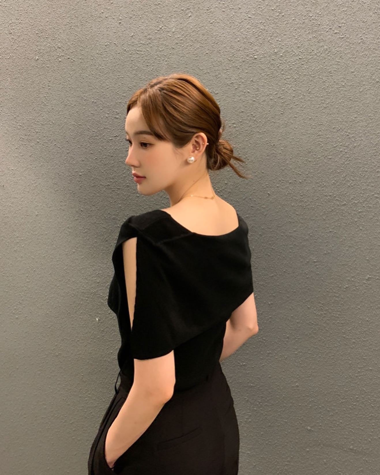 開衩一字肩針織衫