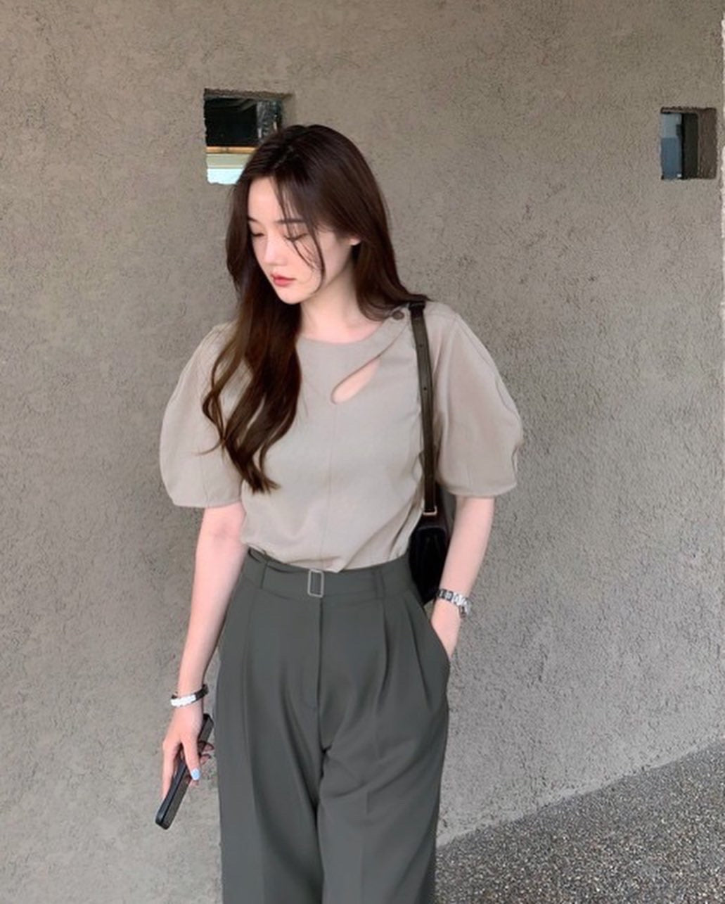 カットアウトパフスリーブトップス