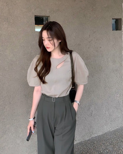 カットアウトパフスリーブトップス