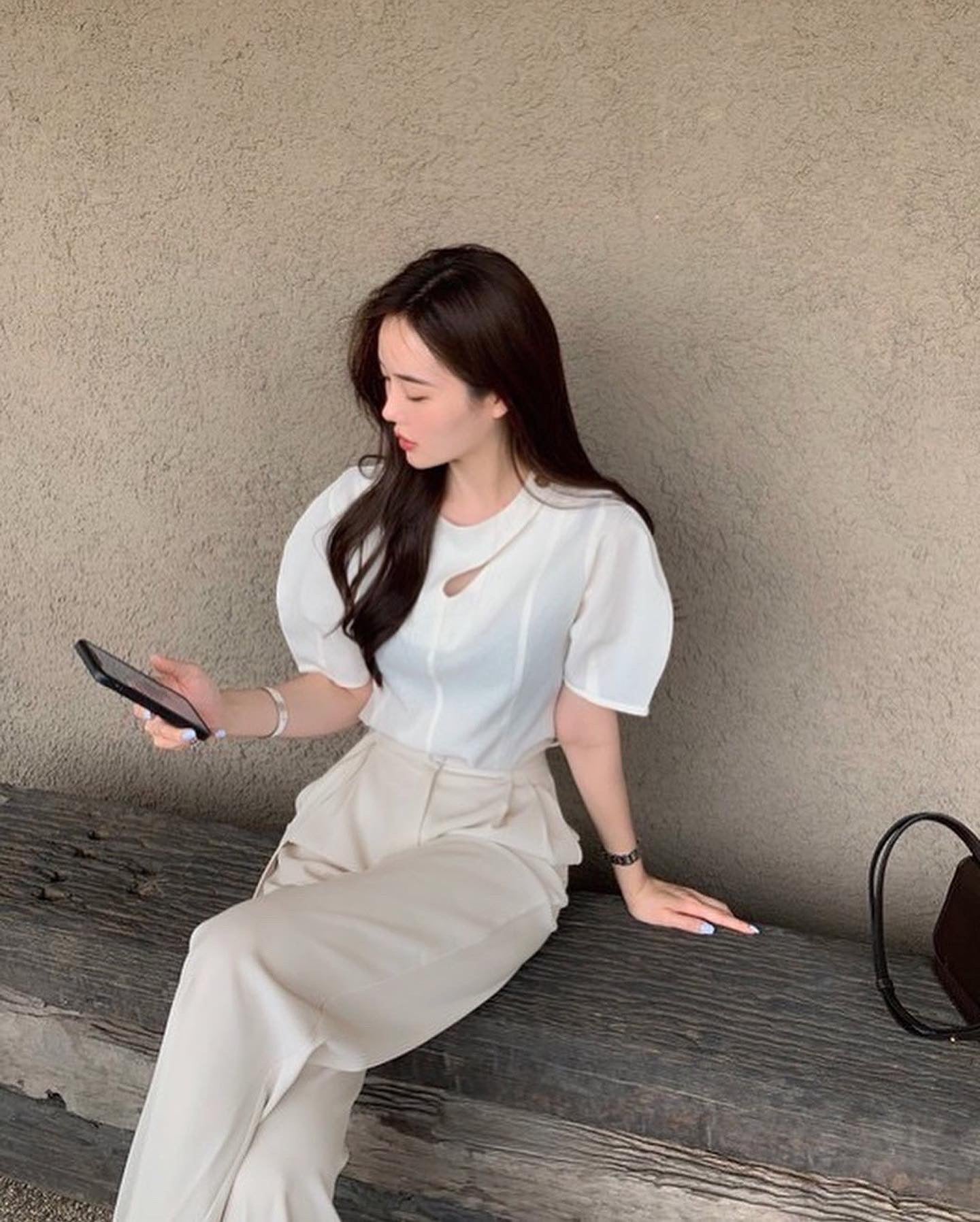 カットアウトパフスリーブトップス