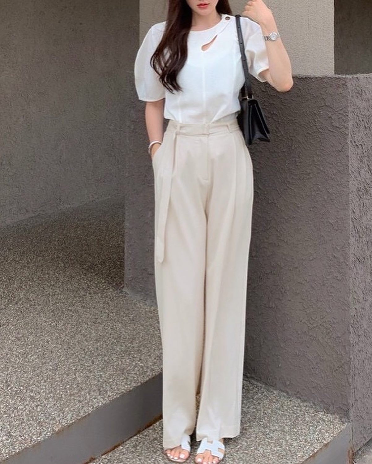 カットアウトパフスリーブトップス