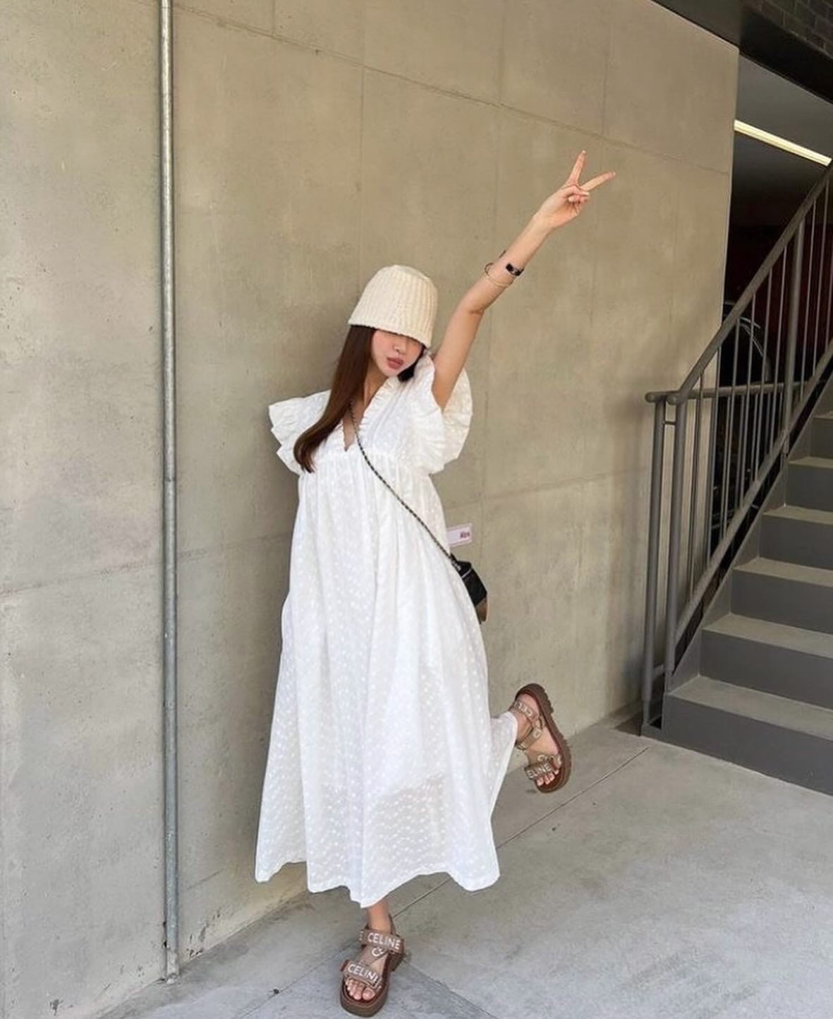 白色荷葉邊連身裙