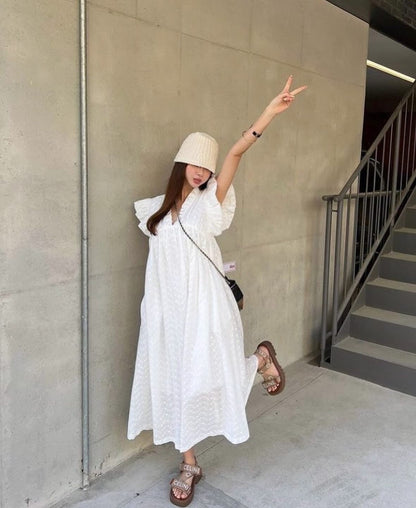 白色荷葉邊連身裙