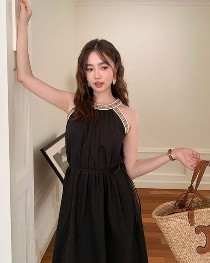 ホルターネックフィット＆フレアワンピース