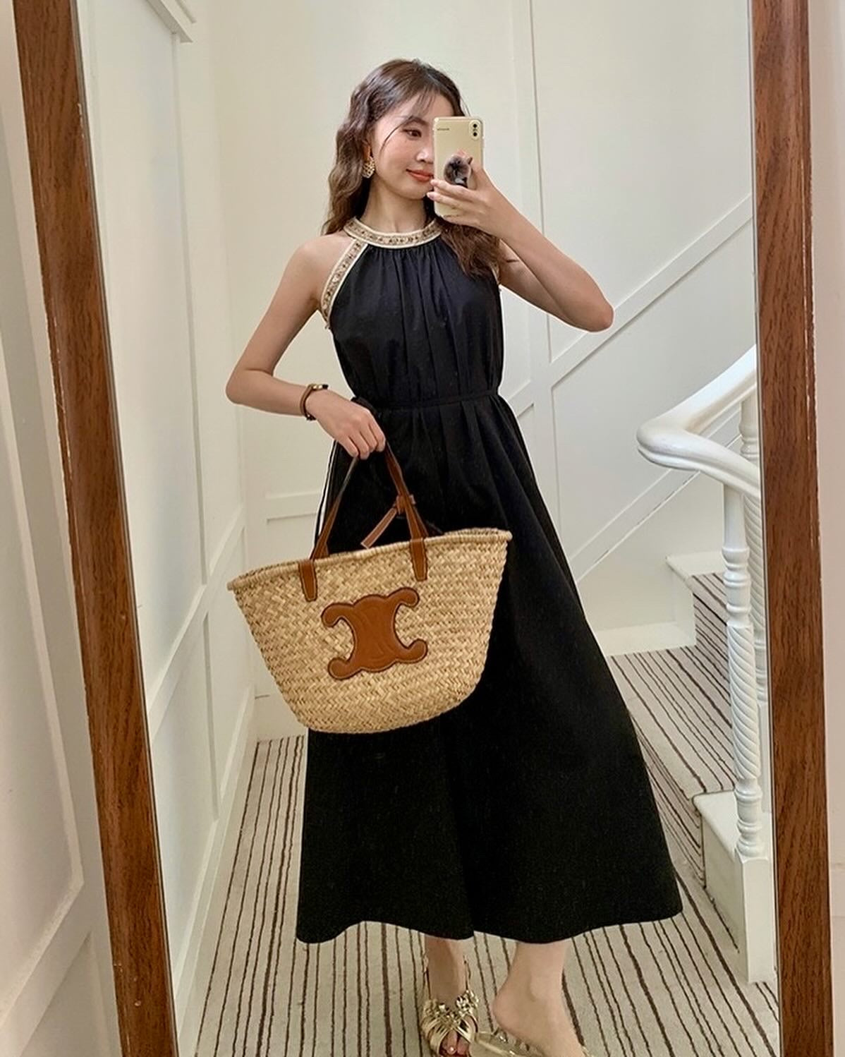 ホルターネックフィット＆フレアワンピース