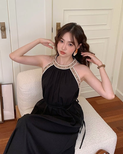 ホルターネックフィット＆フレアワンピース