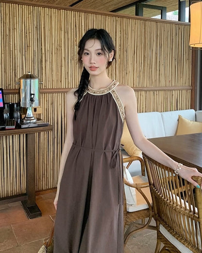 ホルターネックフィット＆フレアワンピース