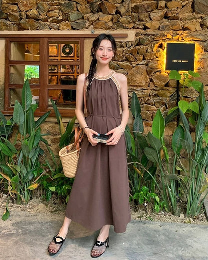 ホルターネックフィット＆フレアワンピース