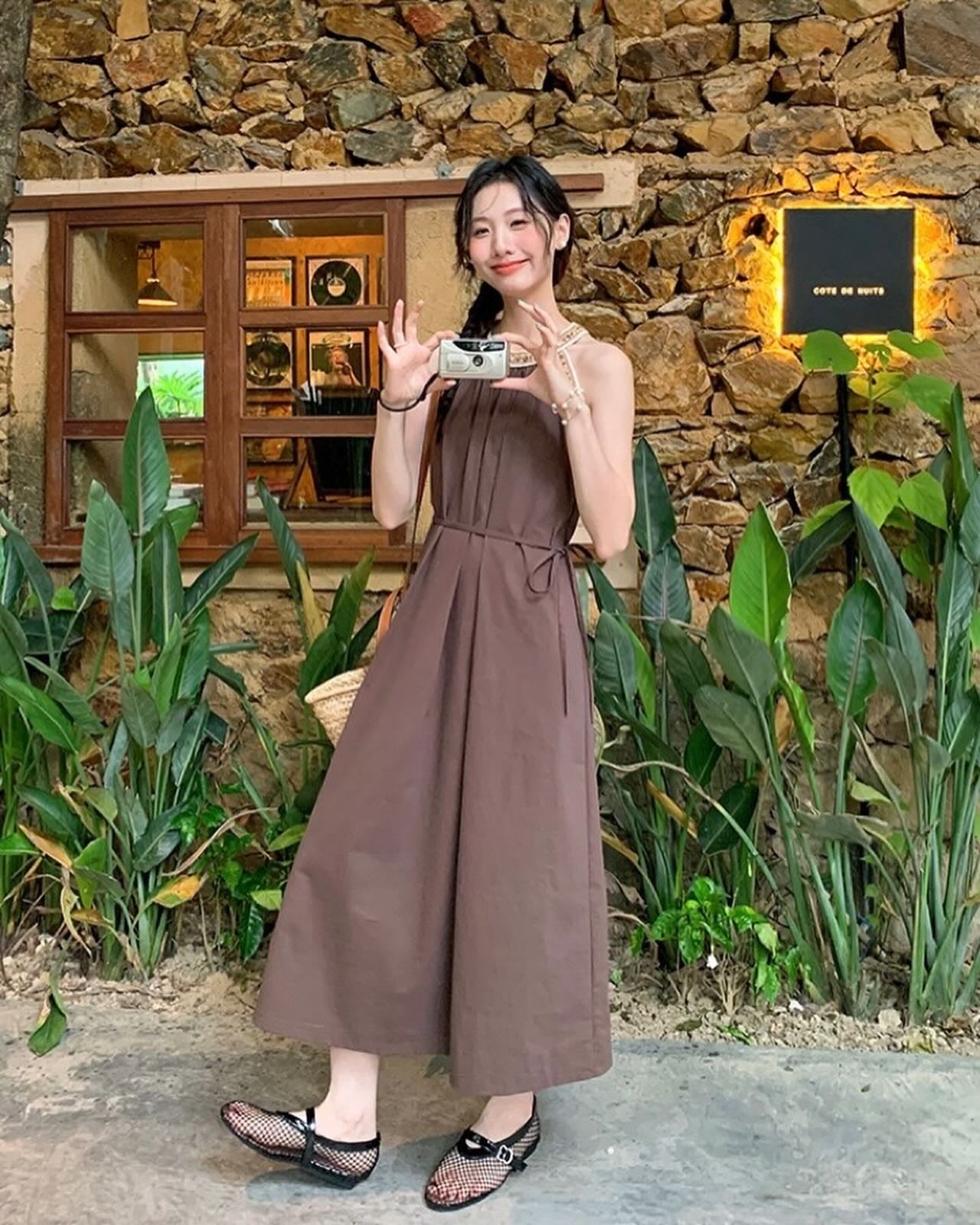 ホルターネックフィット＆フレアワンピース