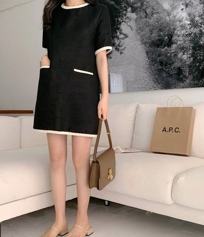 白い縁付きラウンドネックのシャネル風ワンピース