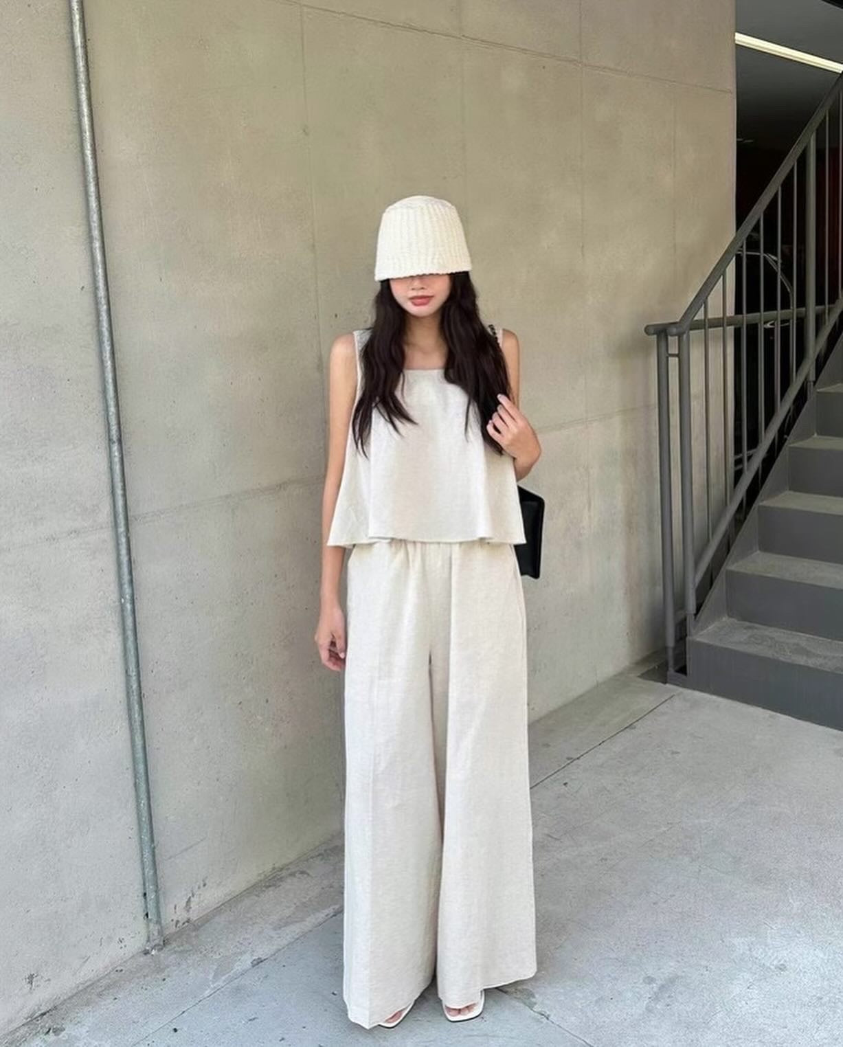 方領背心+休閒長褲