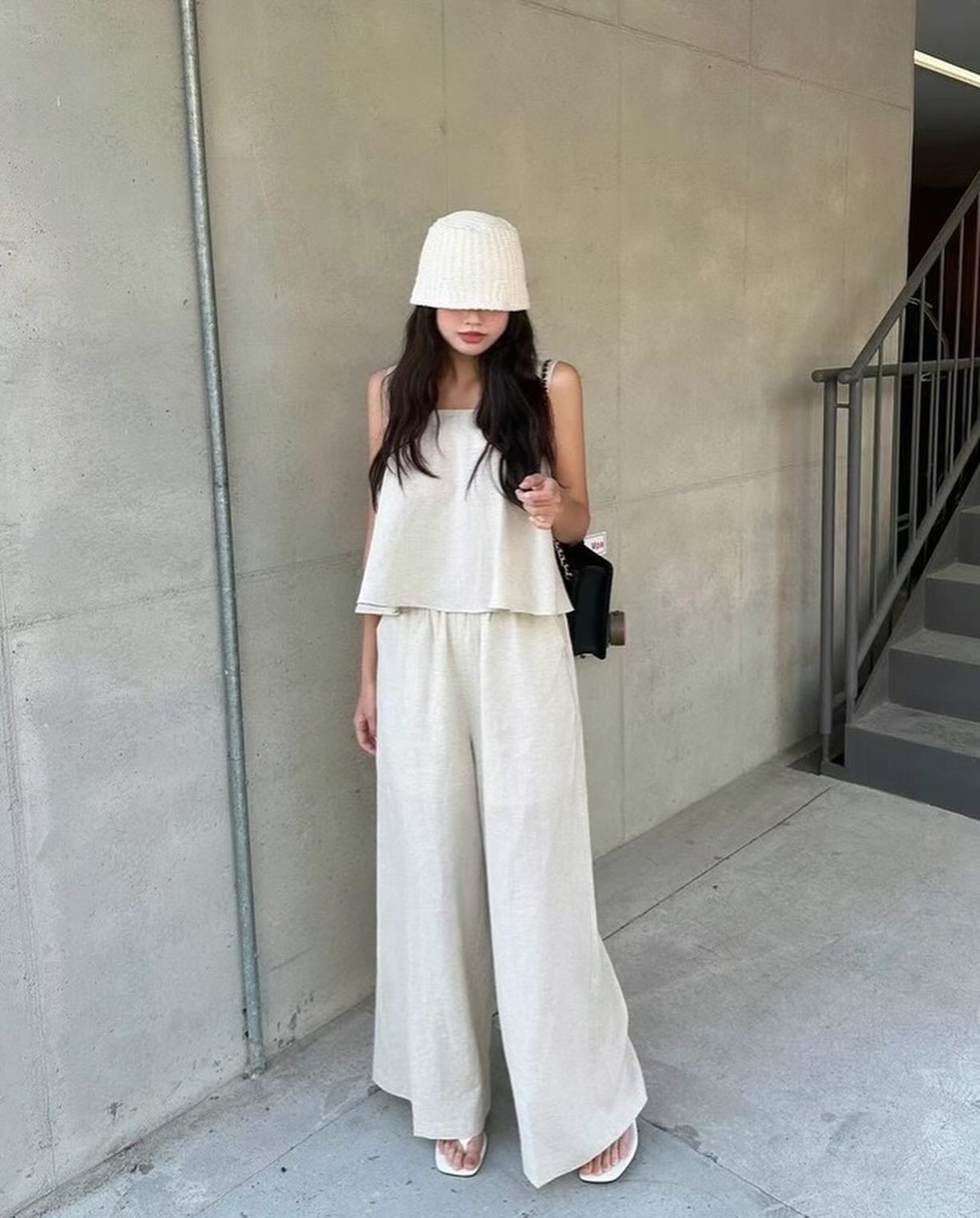 方領背心+休閒長褲