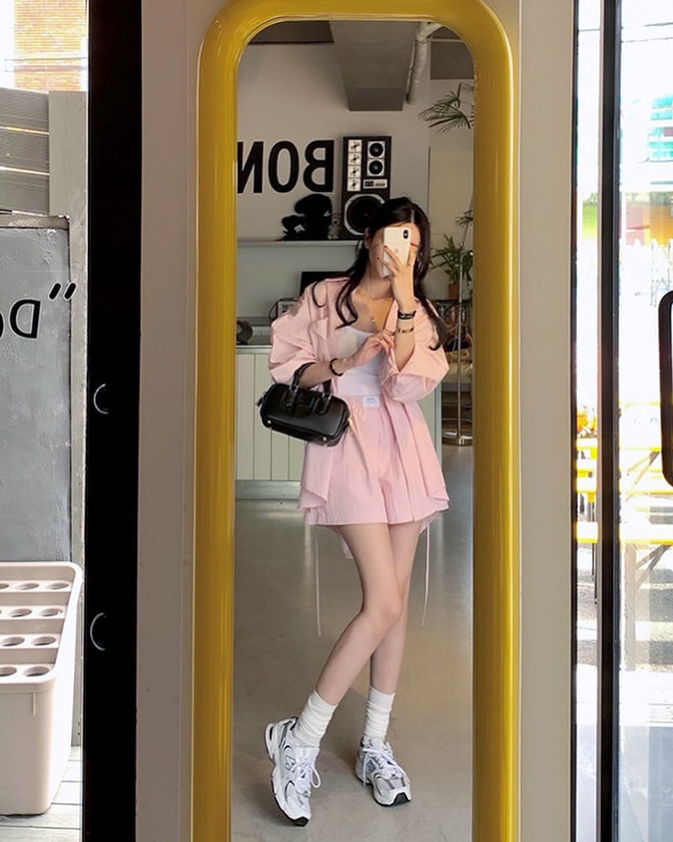 Plain T-shirt + Shorts