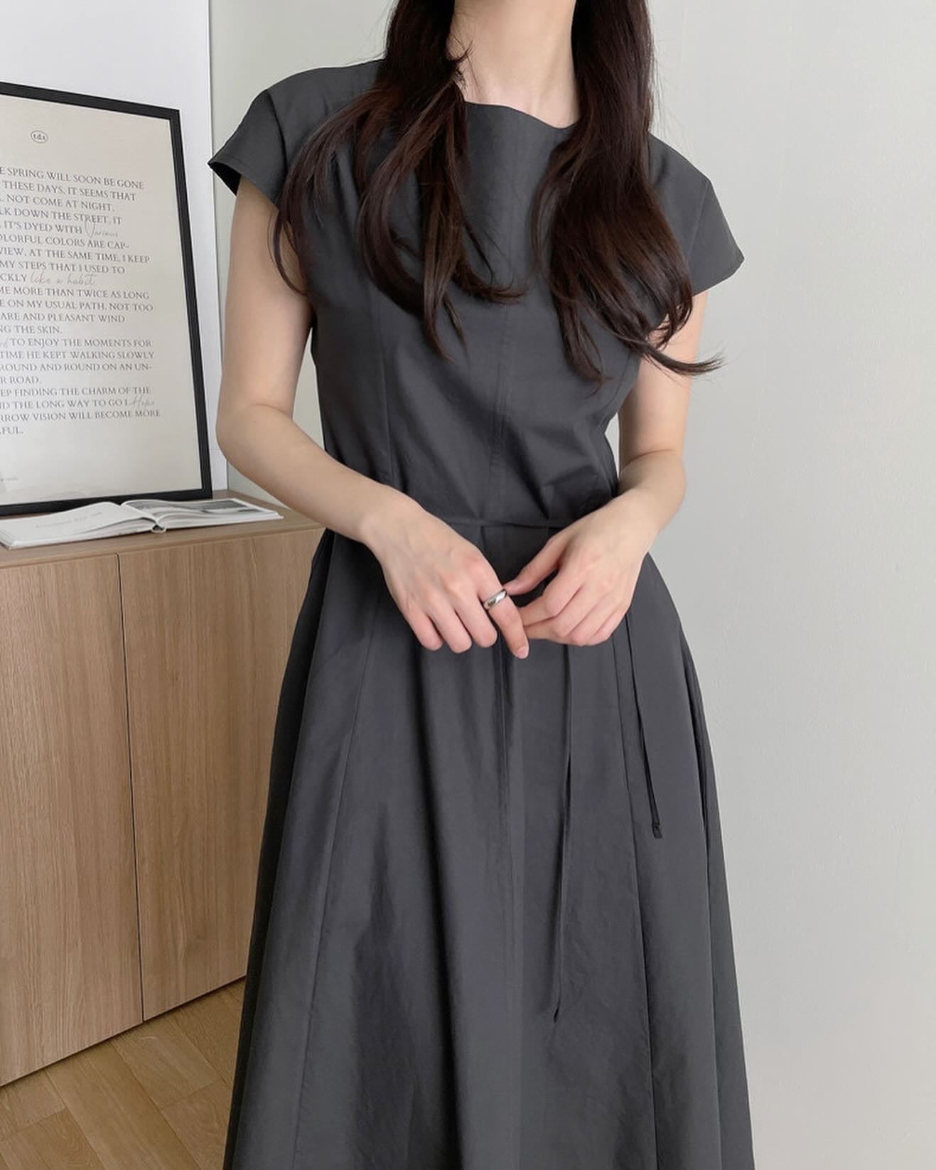 Tie-waist short-sleeve dress