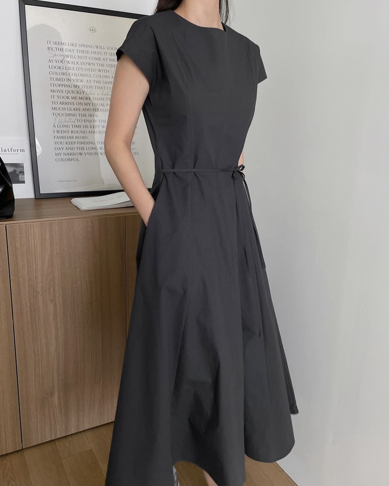 Tie-waist short-sleeve dress