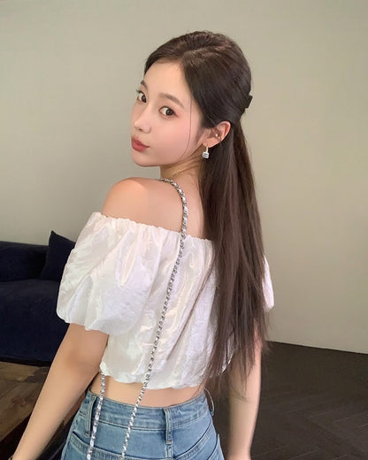 光沢のあるオフショルダー