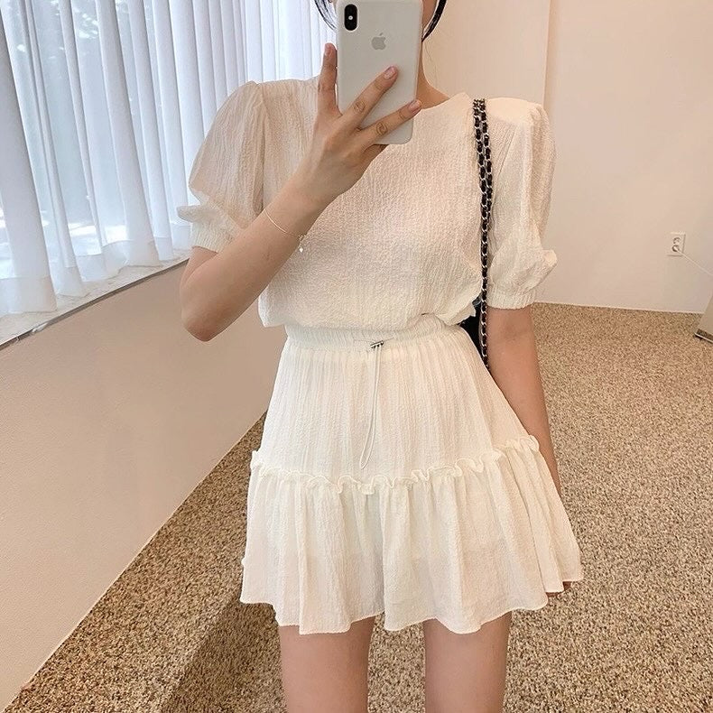丸首パフスリーブ+フリルミニスカートセットアップ