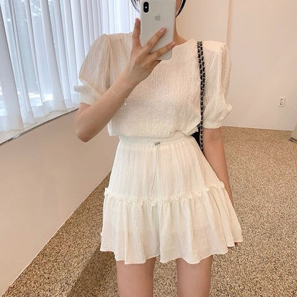 丸首パフスリーブ+フリルミニスカートセットアップ