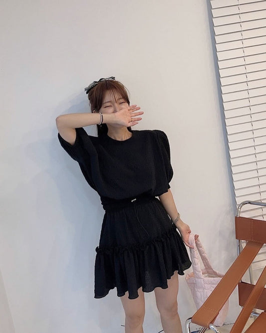 圓領泡泡袖+花邊短裙套裝