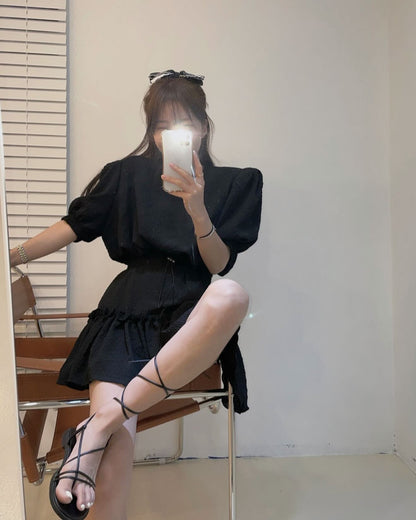 丸首パフスリーブ+フリルミニスカートセットアップ