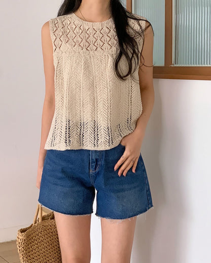 透かし編みのベスト