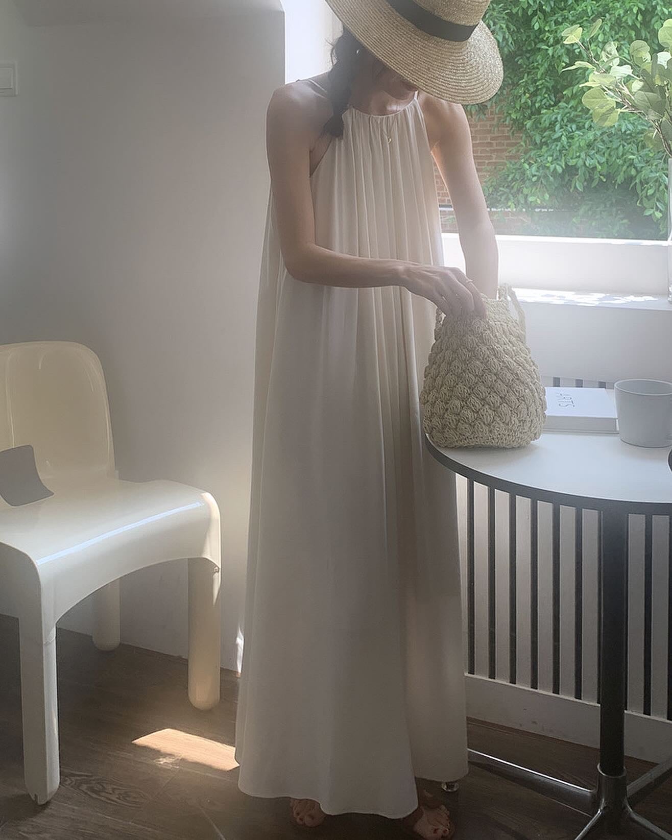 掛脖百褶連身裙