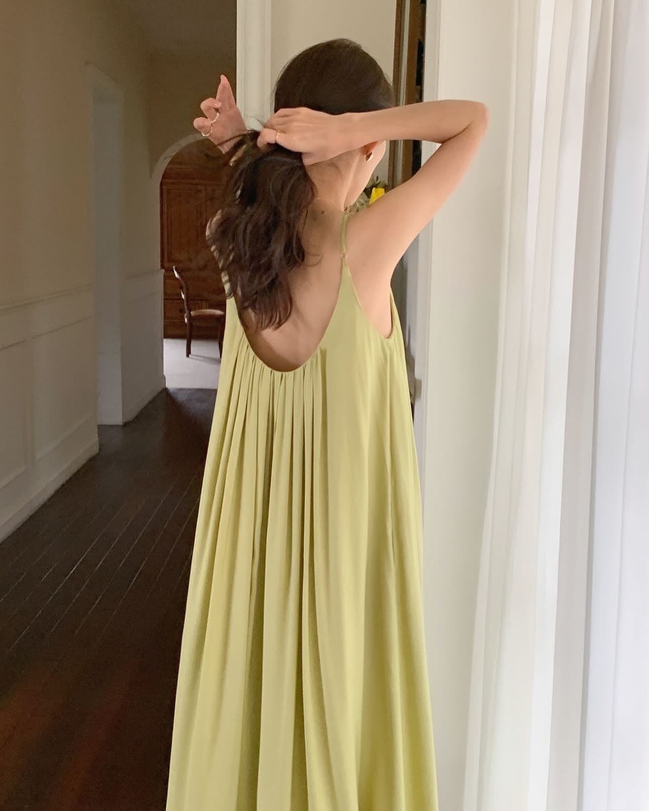 掛脖百褶連身裙