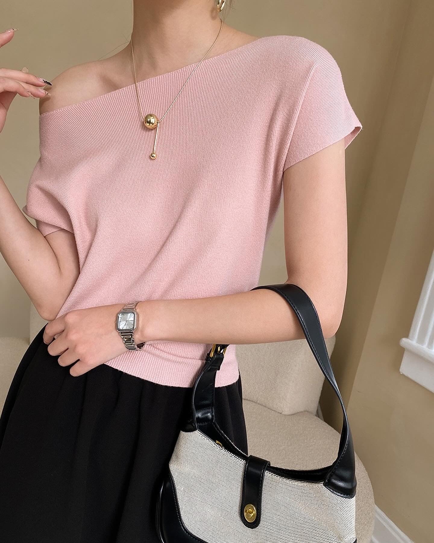 純色薄針織上衣