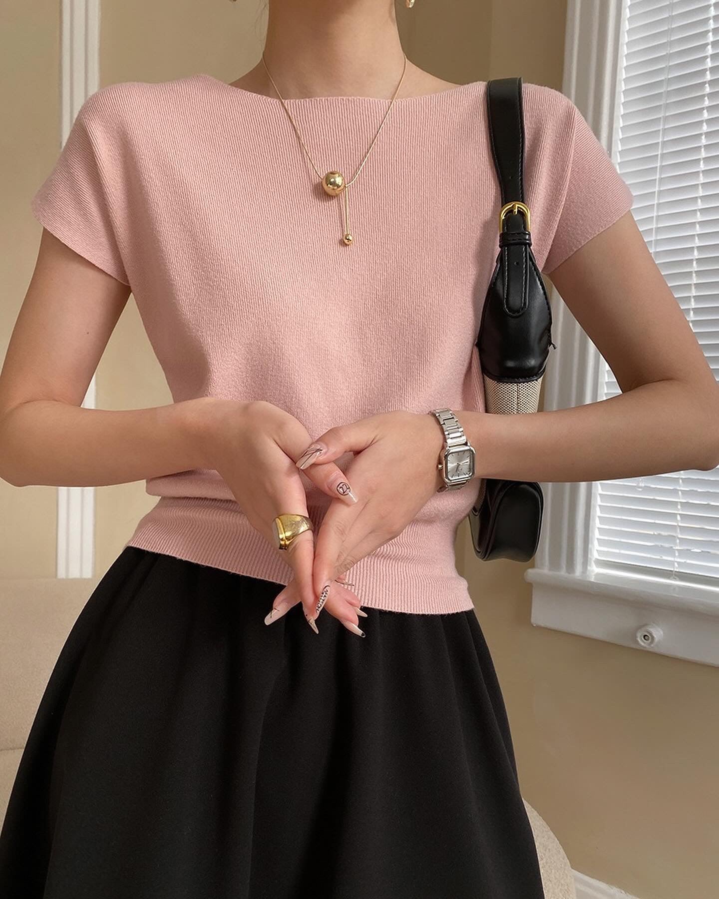 純色薄針織上衣