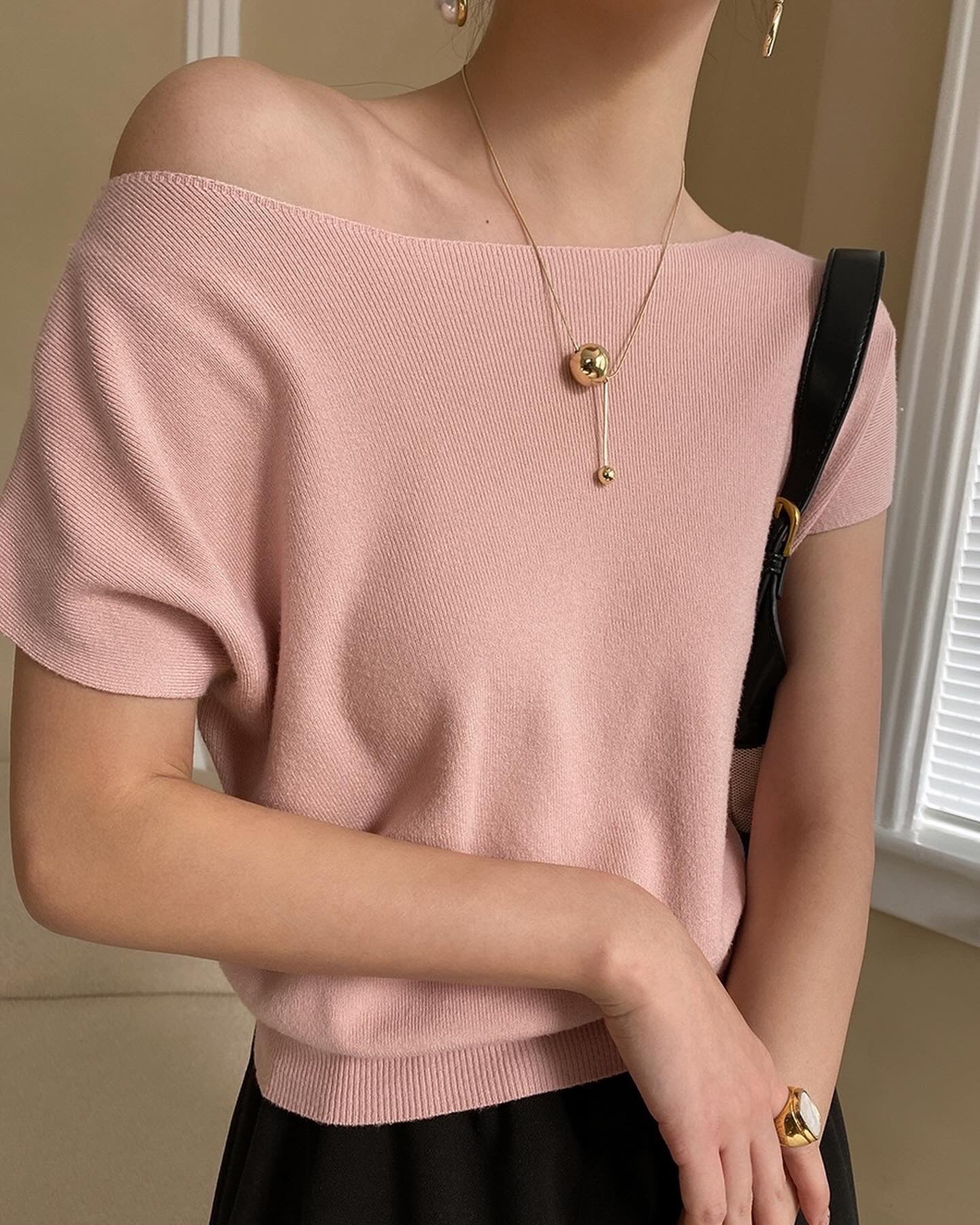 純色薄針織上衣