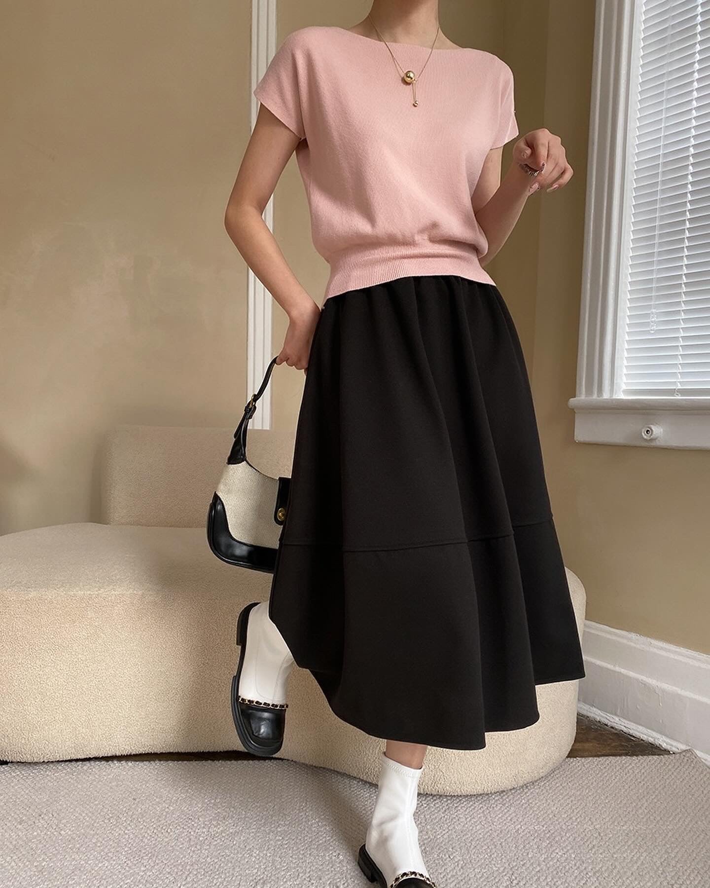 純色薄針織上衣