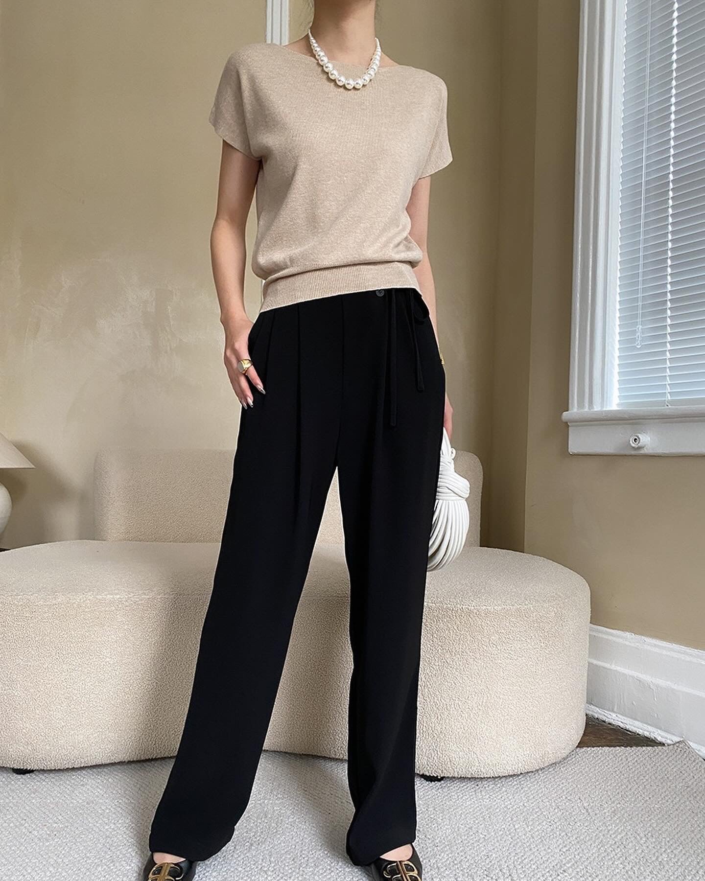 純色薄針織上衣