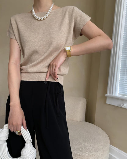 純色薄針織上衣