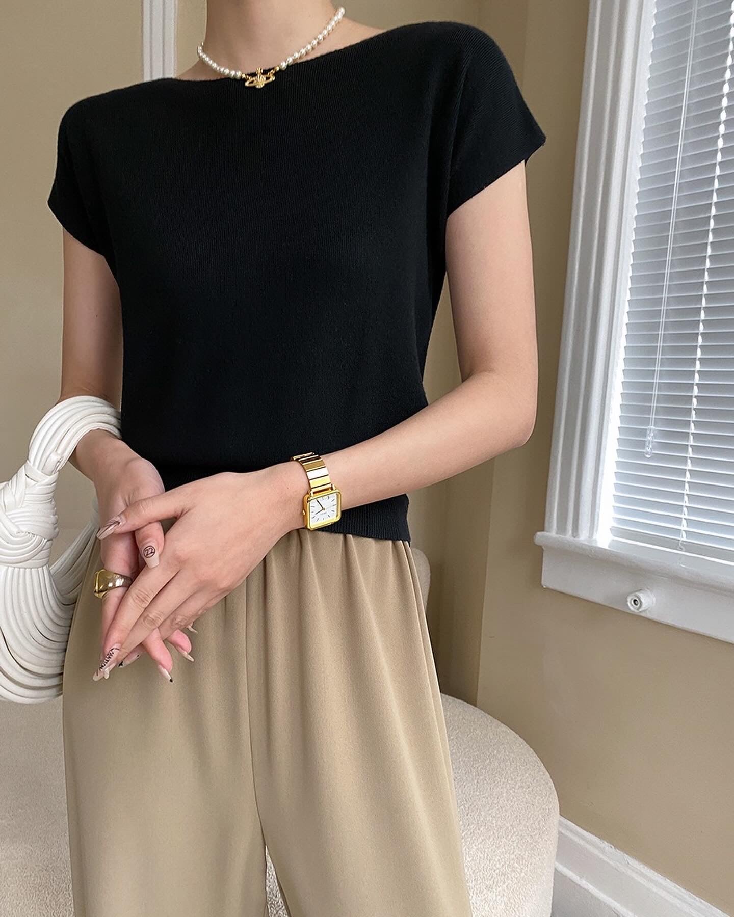 純色薄針織上衣