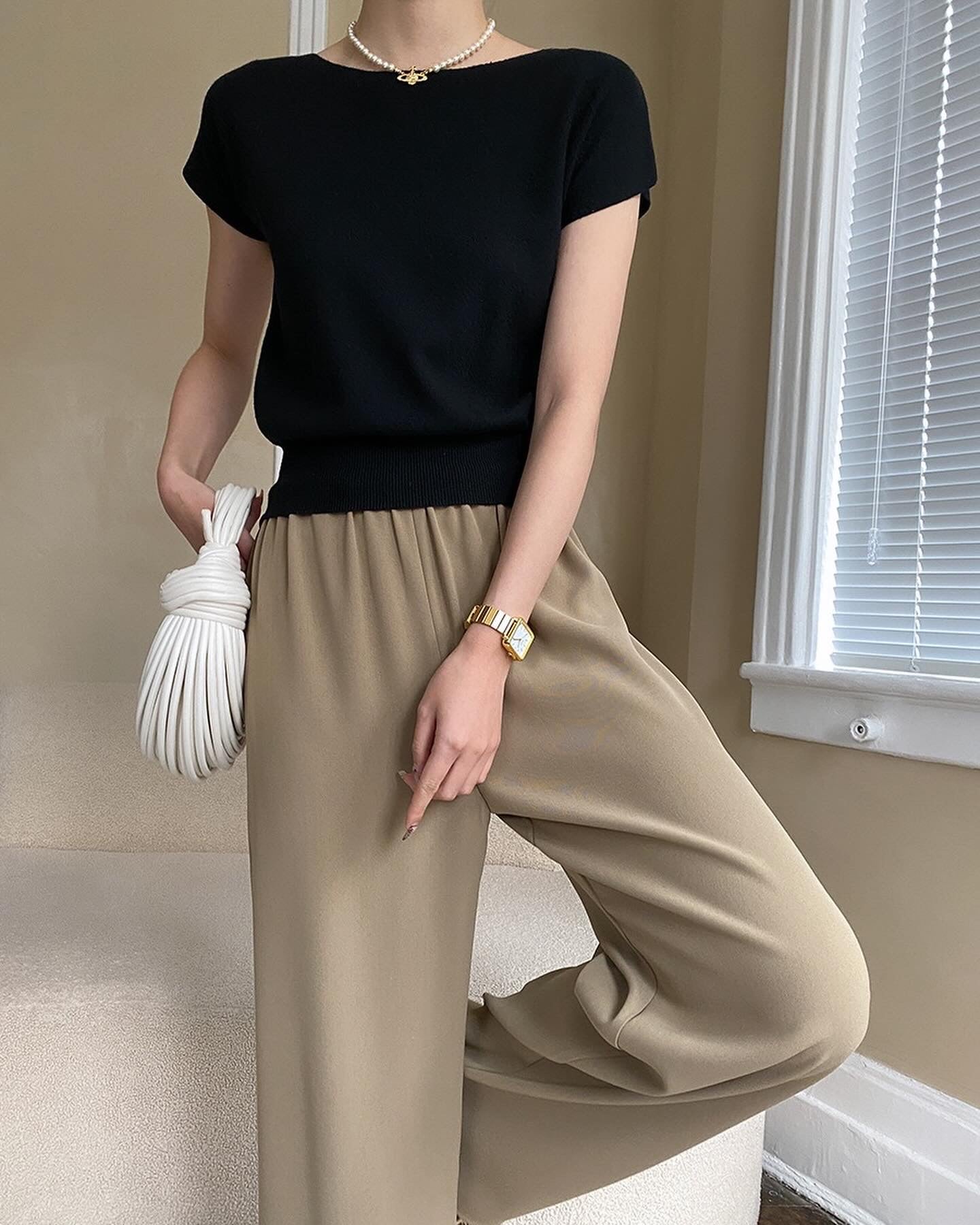 純色薄針織上衣