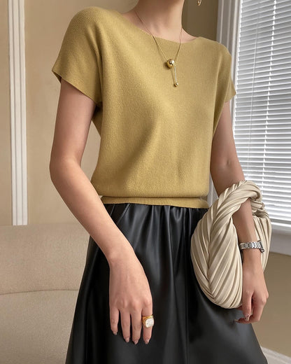 純色薄針織上衣