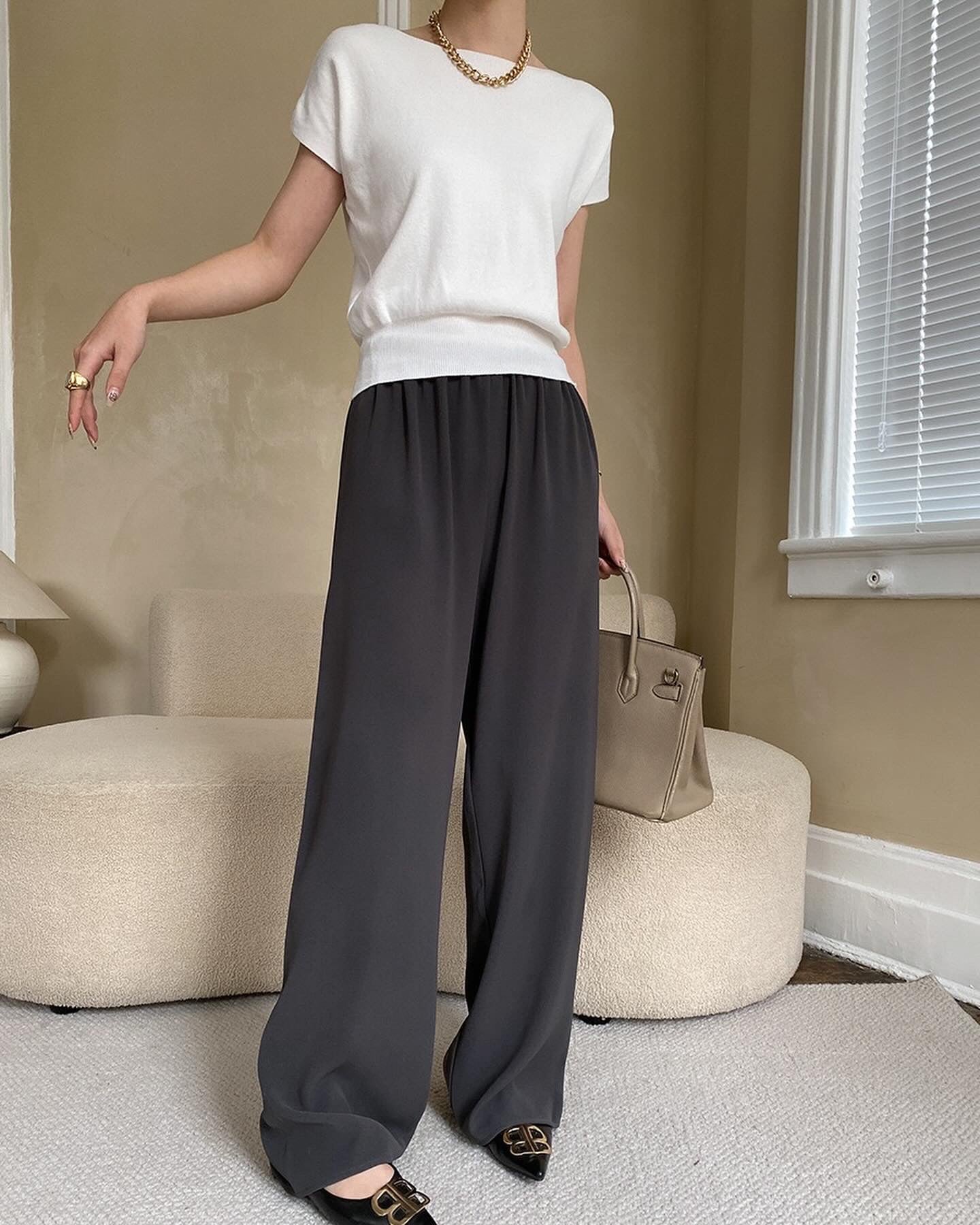 純色薄針織上衣