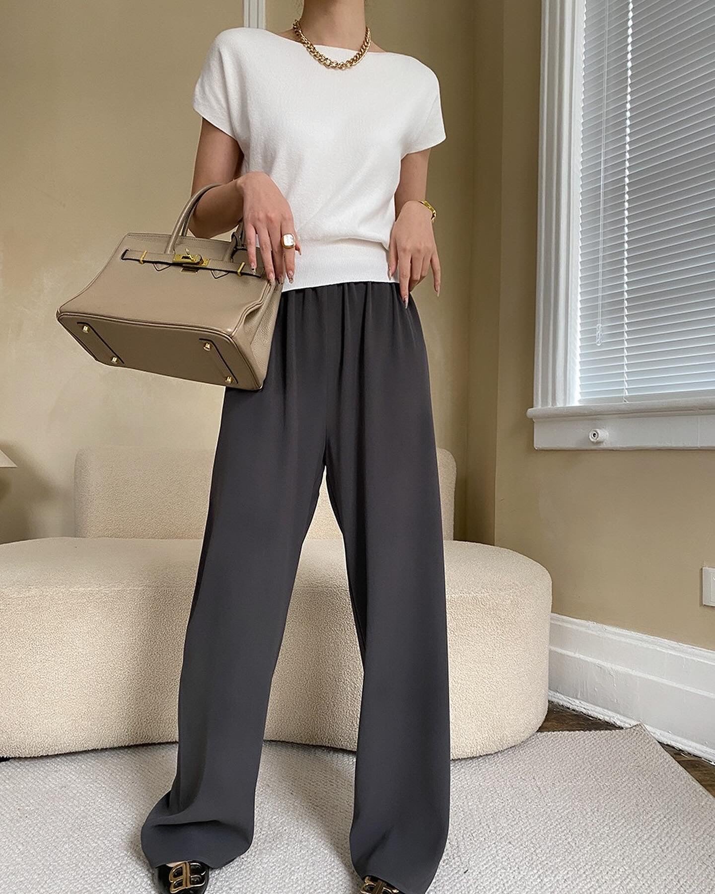 純色薄針織上衣