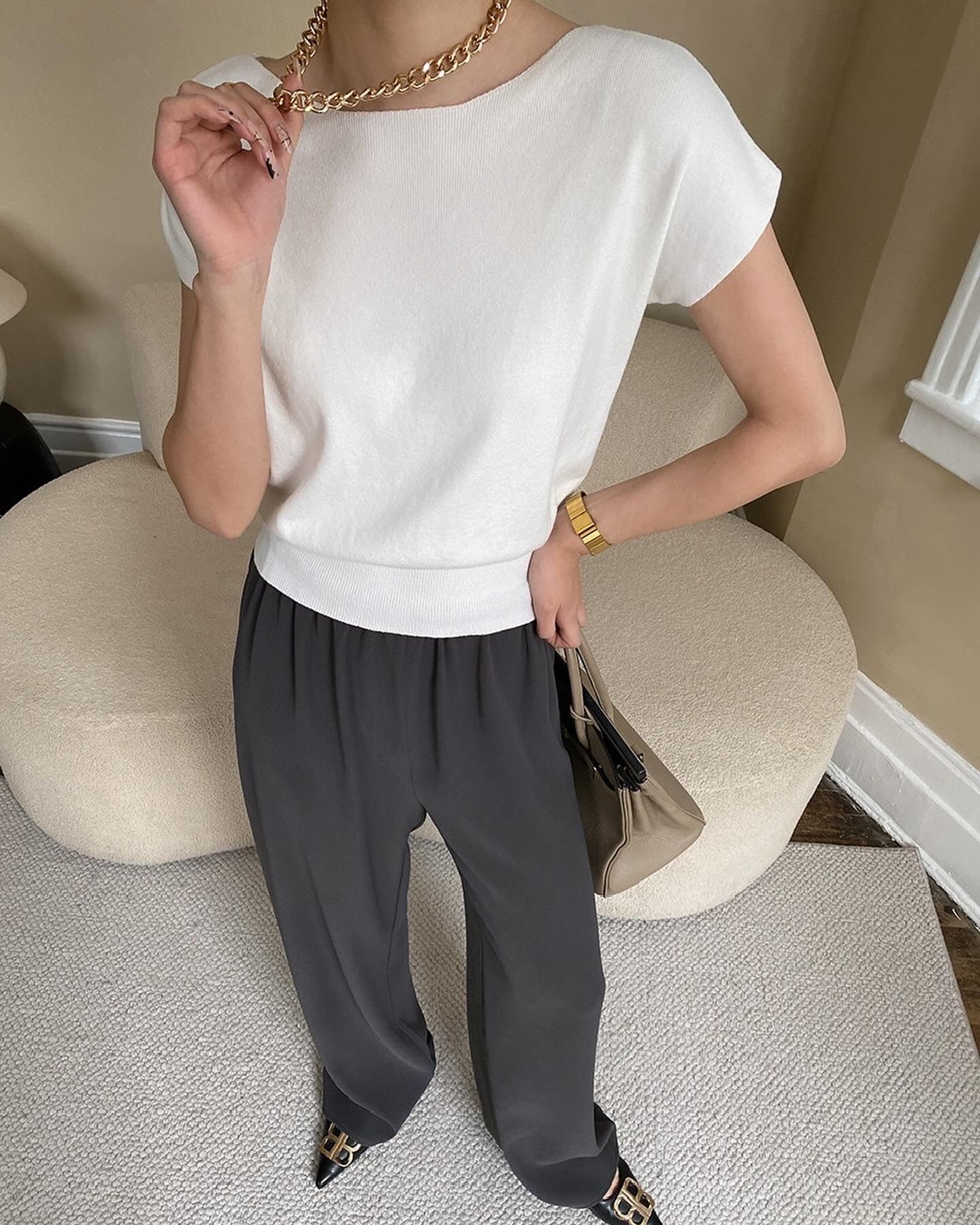 純色薄針織上衣