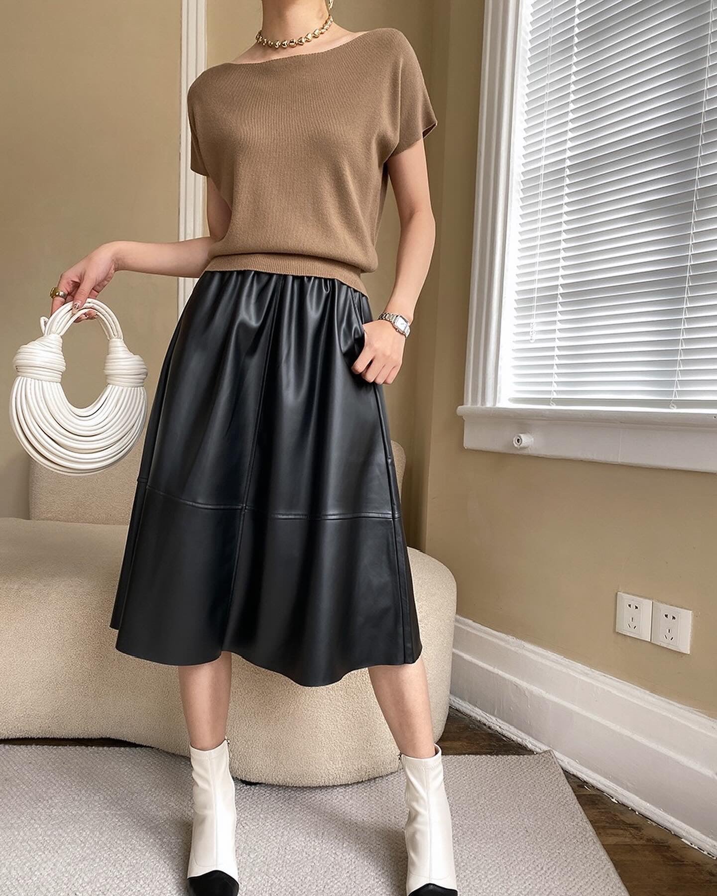 純色薄針織上衣